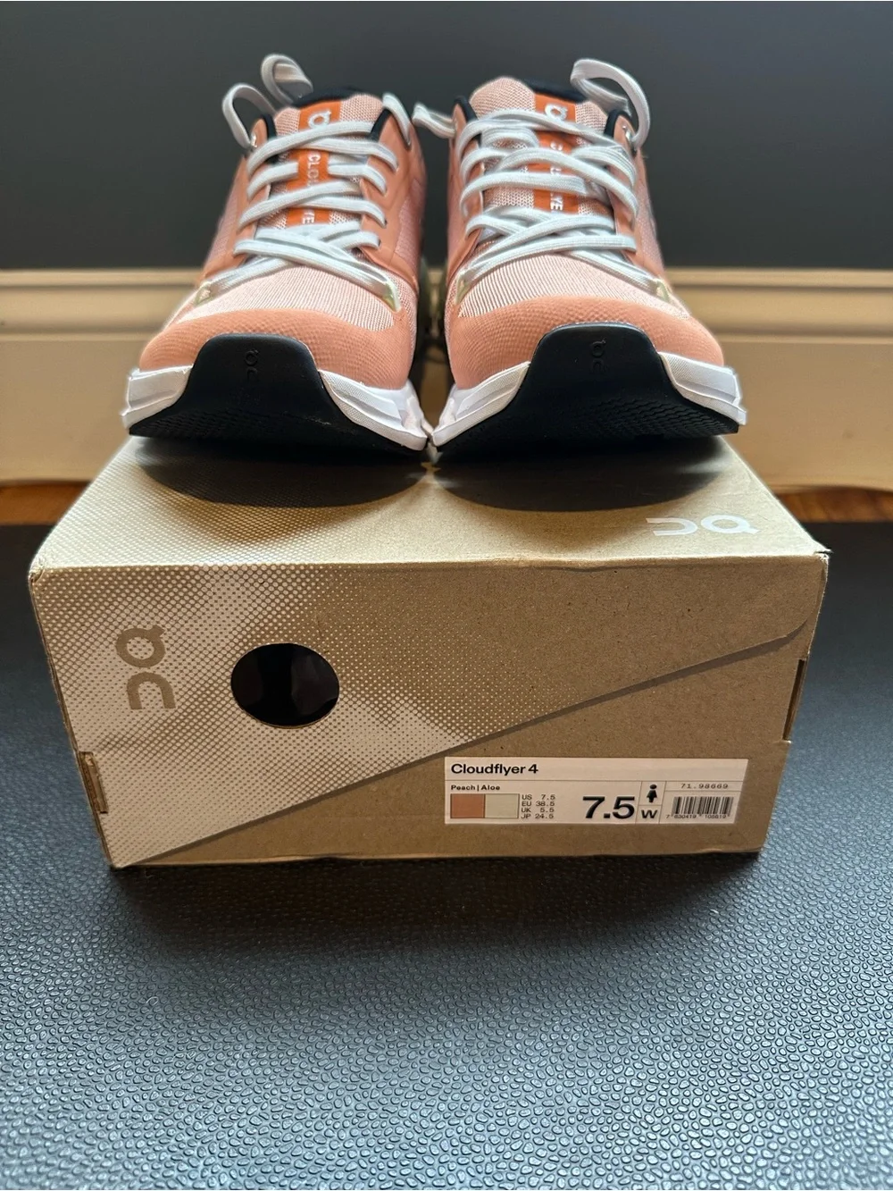 Brand New On Running Women's Cloudflyer 4 Trainer in Peach Aloe